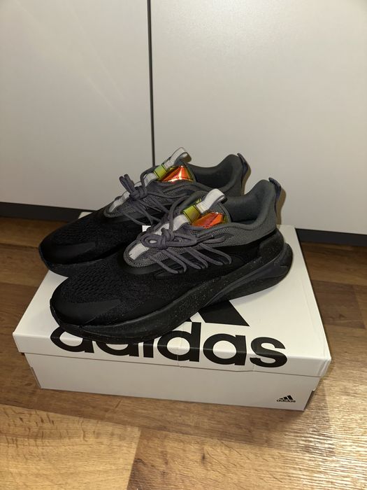 Adidas AlphaBoost V2 розмір 12US Нові