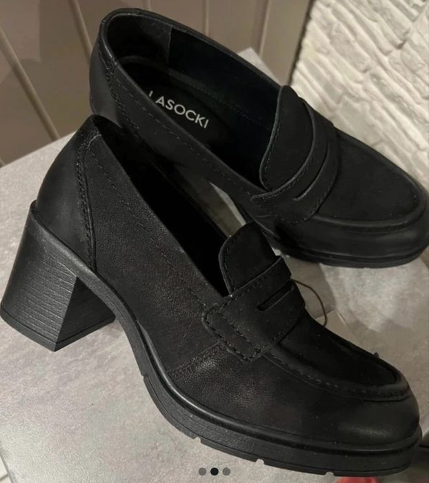 Loafersy CCC skórzane na obcasie rozm. 36 nowe