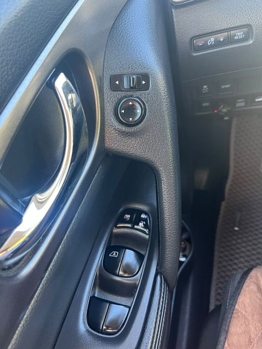Автомобіль "Nissan Rogue"
