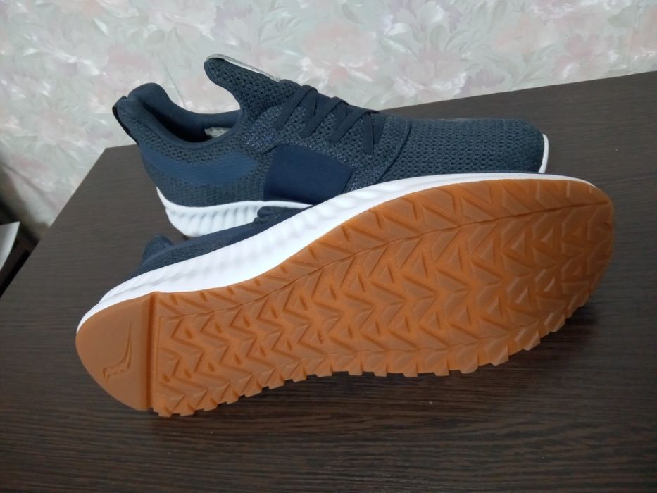 Продам кросовки 45 размера.