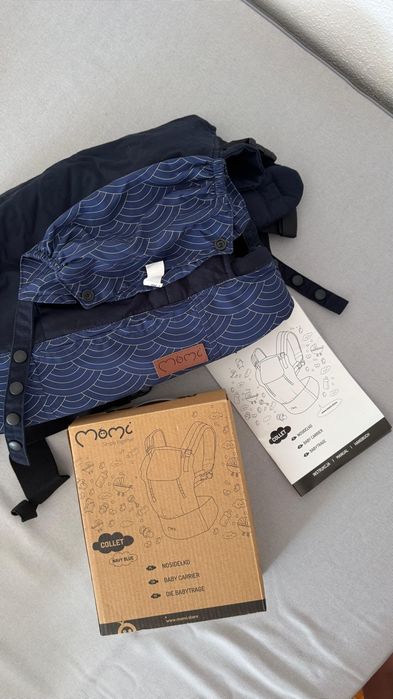 Porta-bebés ergonómico MoMi Collet Navy Blue – Como Novo