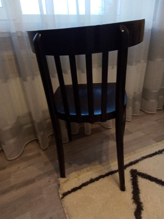 Дерев'яні ретро стілців.