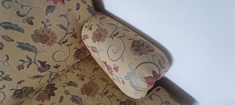 Sofá com motivo floral