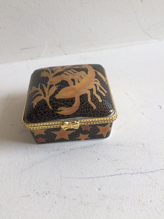 Шкатулка фарфорова для прикрас