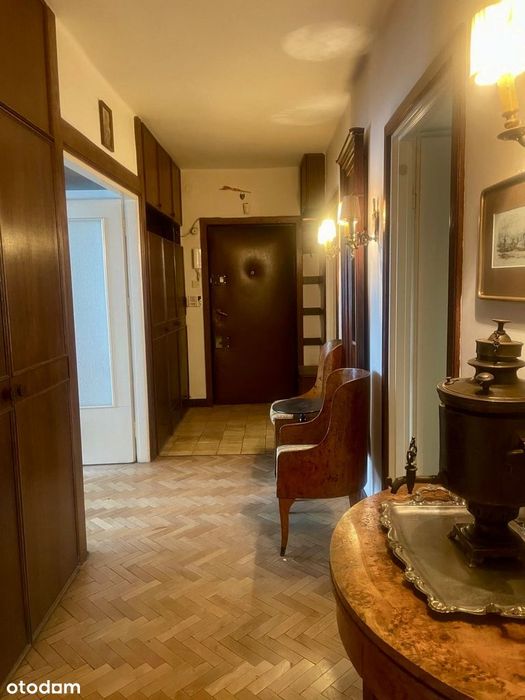 4 pokoje w kameralnym budynku. Dwustronne. Balkon