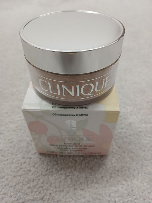 Clinique lekki puder sypki 03 Transparency 35g
