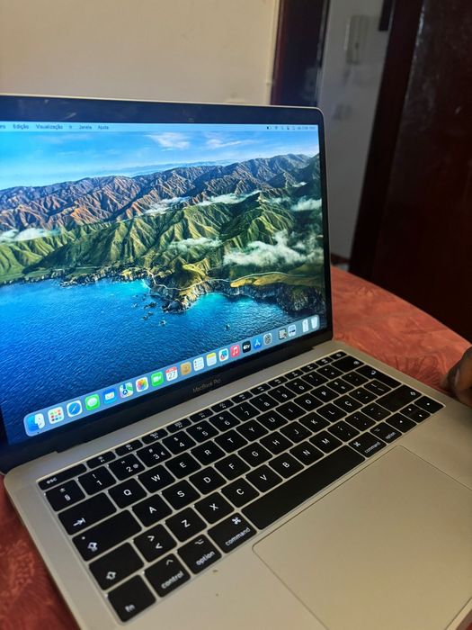 MacBook Pro 13 polegadas (Late 2017 / A1708) em bom estado geral.