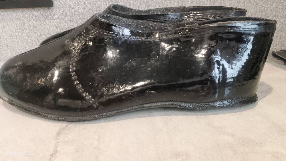 чоловічі резинові галоші.