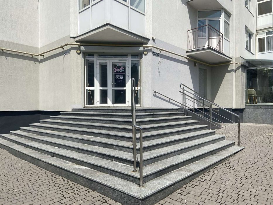 Оренда фасадного приміщення 68 м2 вул. Кульпарківська