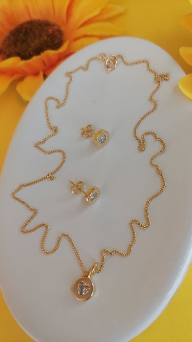 Conjunto foleado a ouro 18 com zirconia  semijoia de qualidade.