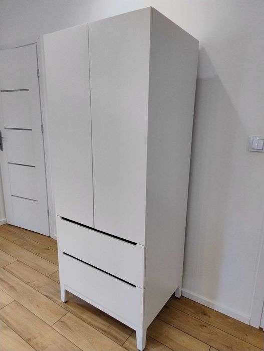Biała szafa IKEA NORDLI – solidna i funkcjonalna