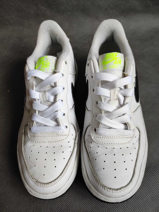 - Nike Air Force r. 37,5