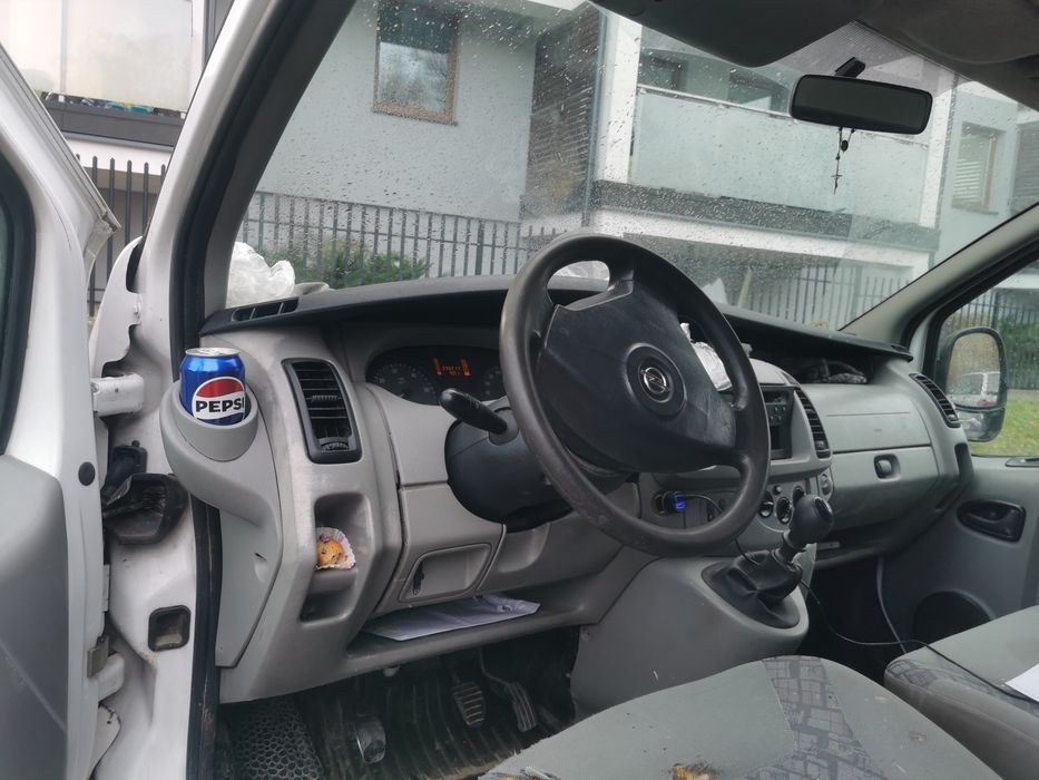 Opel vivaro 1.9 dci 2005r