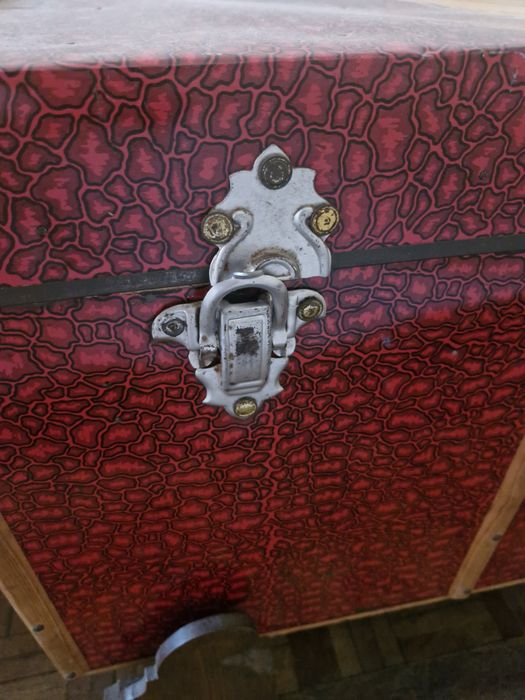 Arca vintage com metal