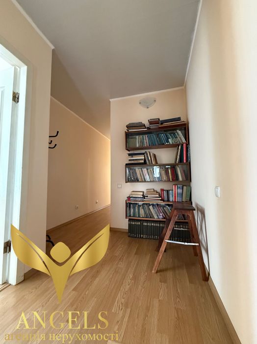 Приватний будинок в центрі: 4 спальні/3 санвузли + робоче крило, гараж