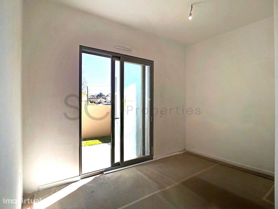 Apartamento T1 com logradouro 42m2, na Quinta do Conde