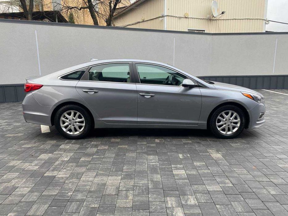 Продам власний автомобіль Hyundai Sonata 2017 року.
