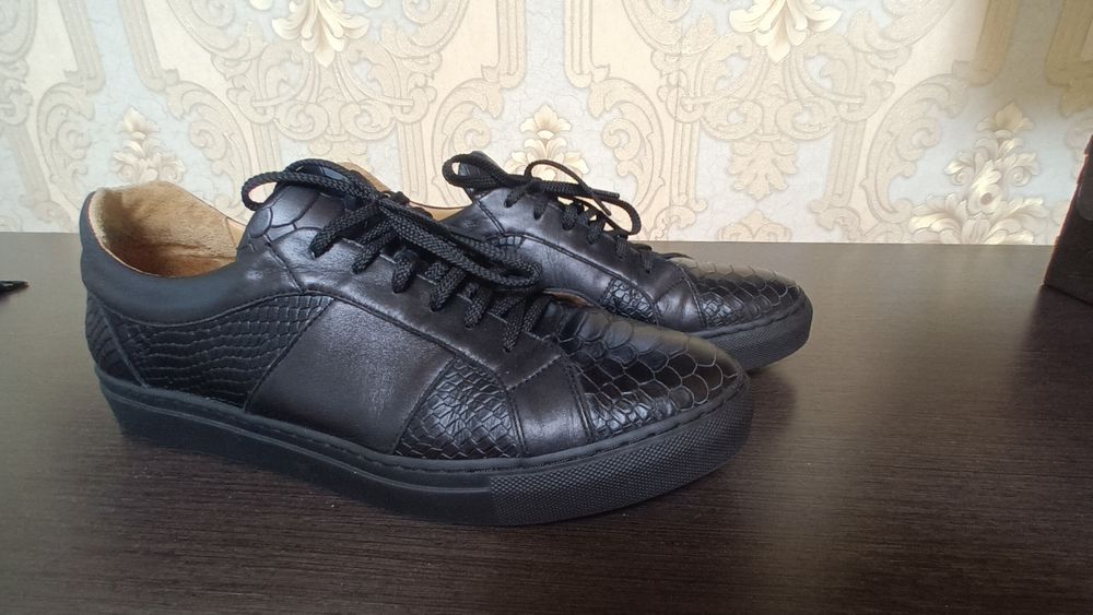 Туфлі чорні  кожані