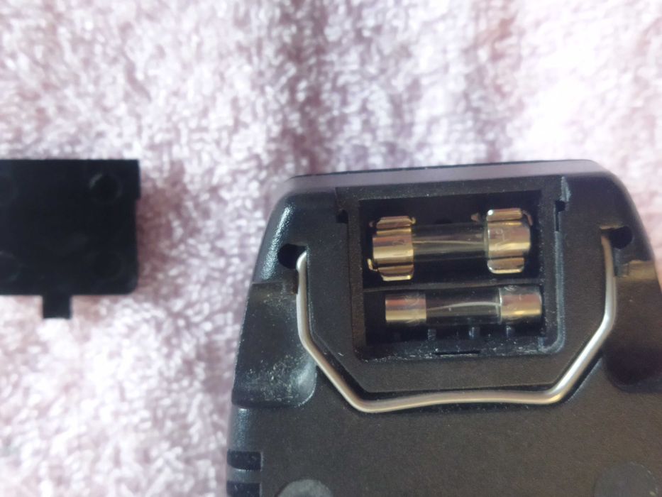 Понижающий преобразователь RadioShack 273-1426 от 220V до 110V 85W.