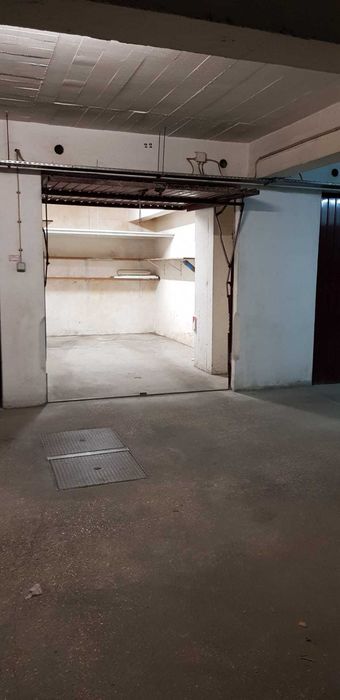 Arrenda-se garagem fechada - box