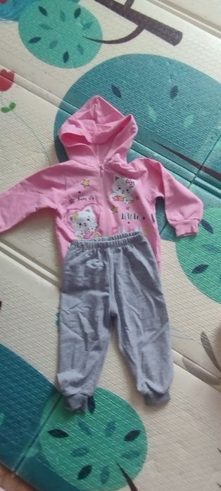 Костюмчики для дівчинки