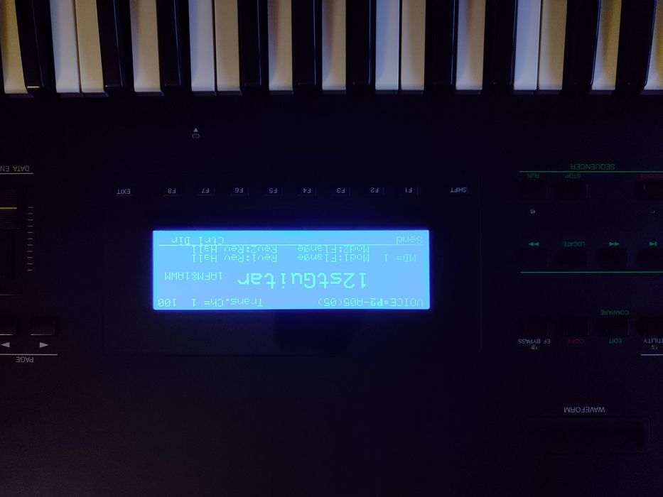 Yamaha SY77 em excelente estado