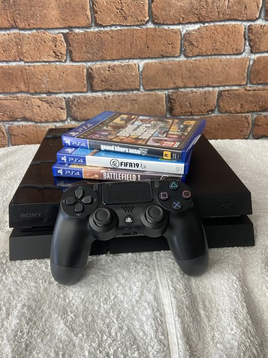 Ps4 c/3 jogos, 1 comando e suporte