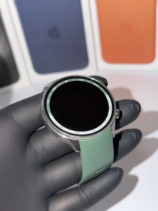 OnePlus Watch 2R в цвете Forest Green