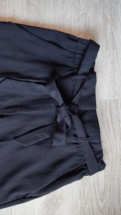Czarne damskie spodnie eleganckie 36 H&M
