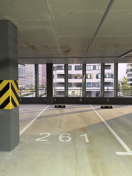 Оренда паркомісця Варшавський 3, вул. Змієнка 32