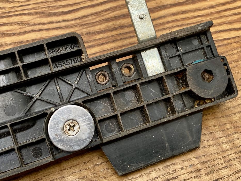 Adapter do szyny prowadzącej do pilarek i wyrzynarek Makita