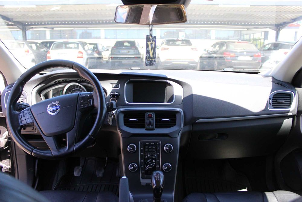 Volvo V40 1.6 D2 Momentum Eco 2015 (LER DESCRIÇÃO)