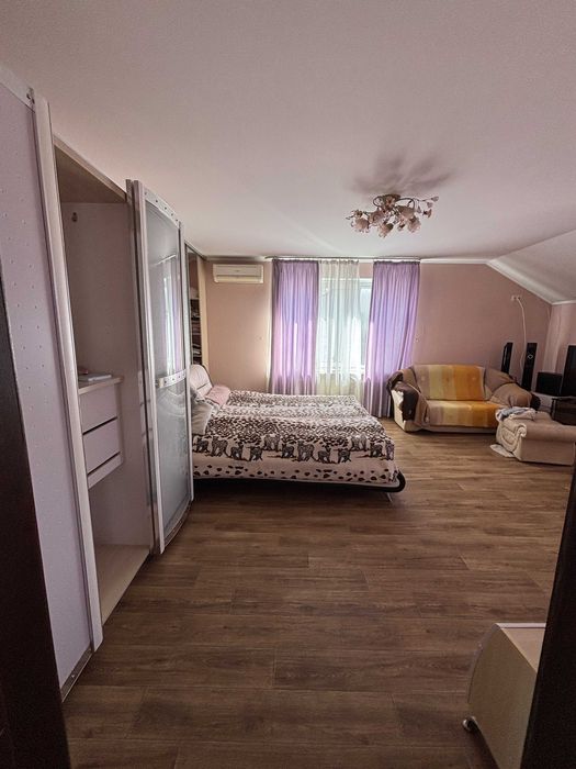 Продам 2-поверховий будинок 5 кімн. з капремонтом, вул. Ріхтера
