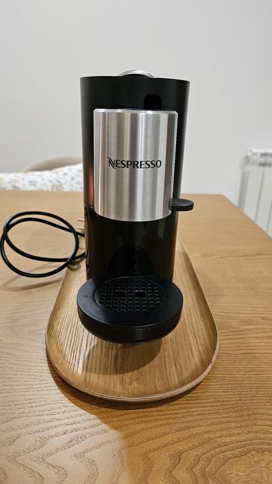 Maquina nespresso Atelier com 3 anos
