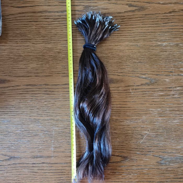 Натуральні прядки волосся, штучні