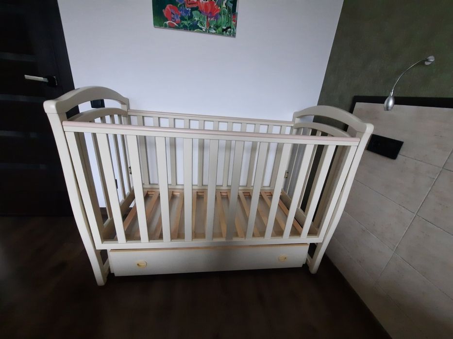 Ліжечко дитяче на маятнику