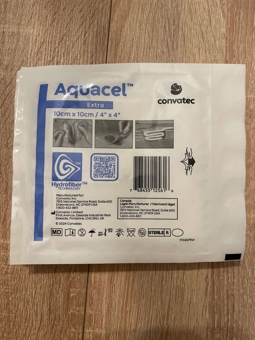 Opatrunek żelujący hydrowłóknisty 10 x 10 cm 10 sztuk Aquacel Extra