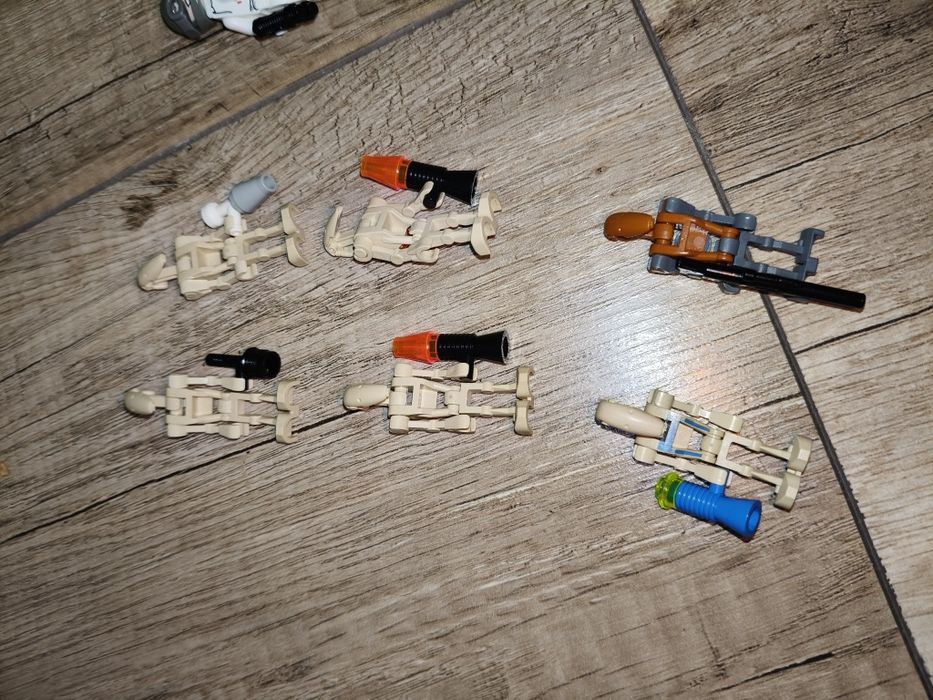 Zestaw 17 różnych figurek postaci LEGO star wars