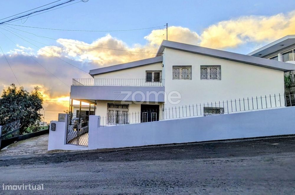 Moradia T5 + T2 com Entradas Independentes e Vista Mar | Ponta do Sol