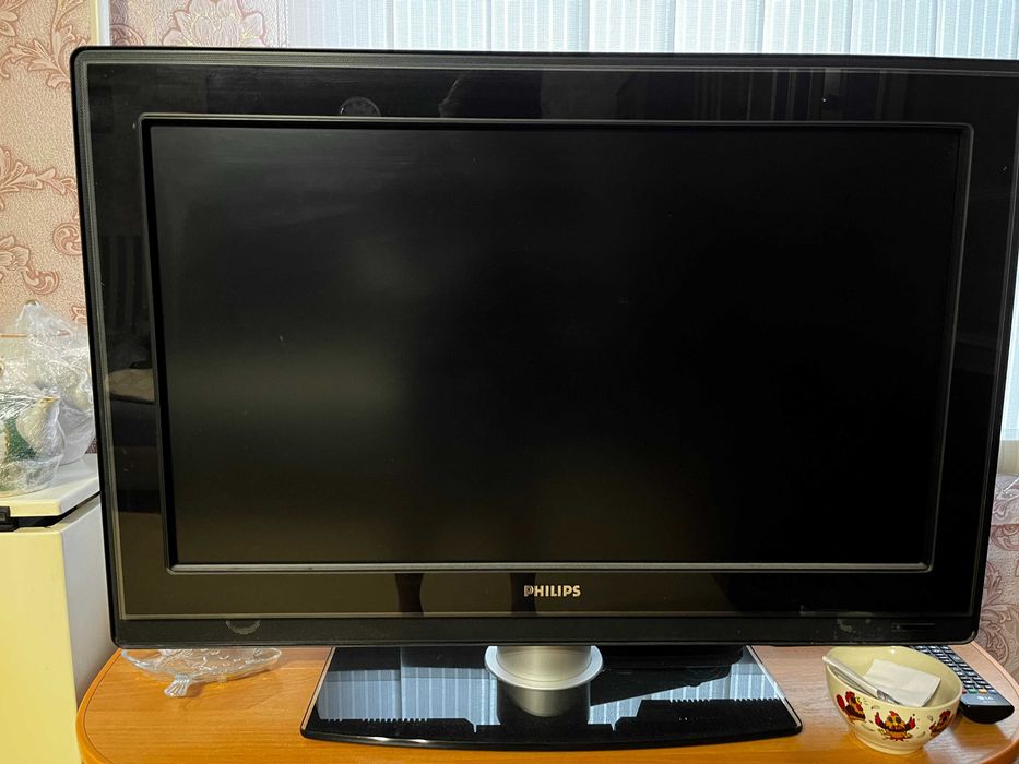 Philips LC320WX5-SLB2 — 32” телевизор, полностью рабочий + 2 пульта