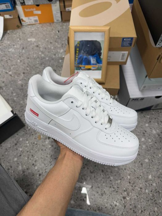 Nike Air Force 1 Low Supreme Biały 43