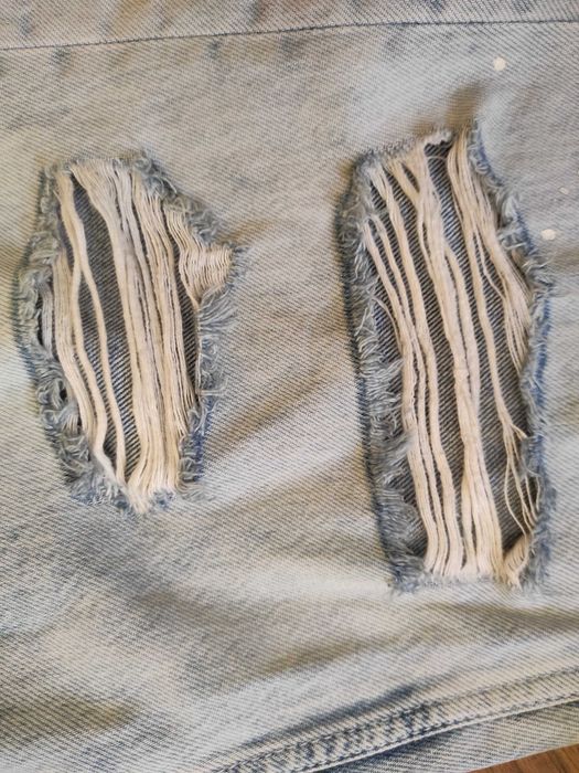 Spodnie mommy jeans z dziurami