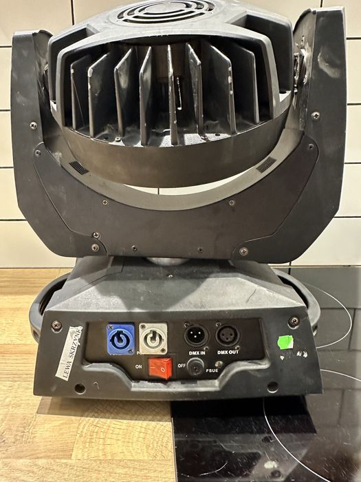 Głowa ruchoma led Flash 150 - oswietlenie sceniczne dla DJa / zespolu