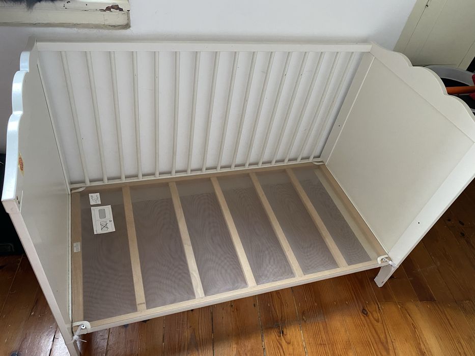 Berço de grades + colchão