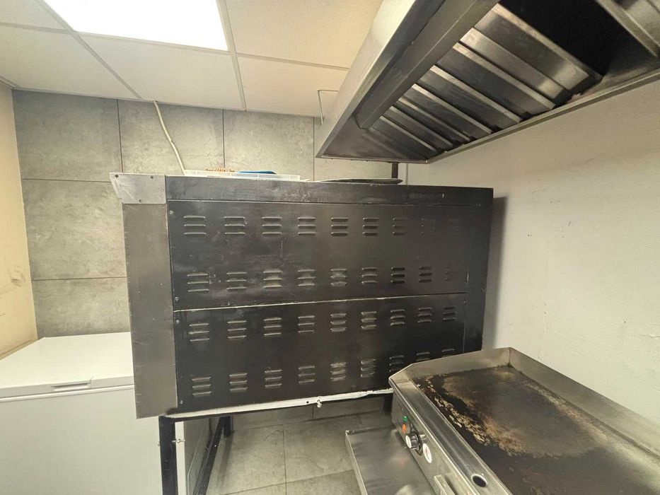 Sprzedam dwupiętrowy piec do pizzy, odpowiedni do gastronomii.