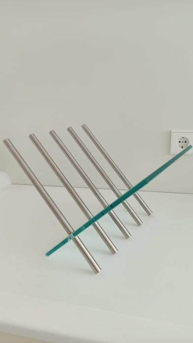 Porta revistas em vidro e aço