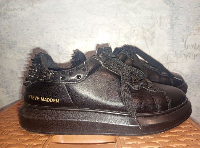 Кросівки Steve Madden Frost
колір чорний