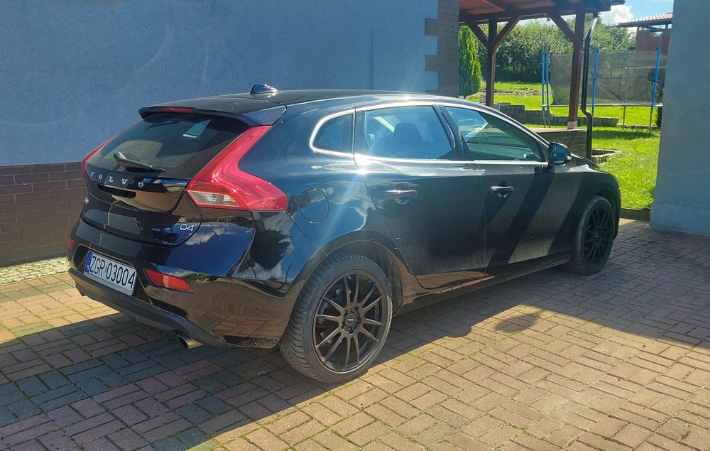 Volvo v40 D4  2.0 diesel  190km