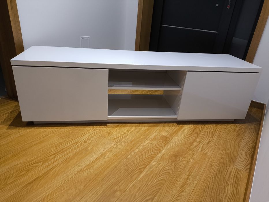 Móvel de TV um pouco danificado