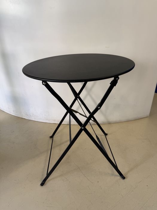 Mesa preta redonda